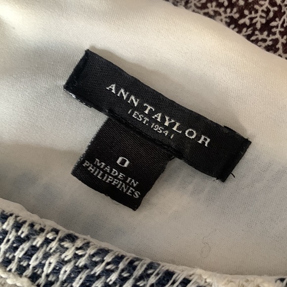 Sleeveless Dress. Fully lined. Very nicely tailored. Sm walking slit in back. - Picture 7 of 7